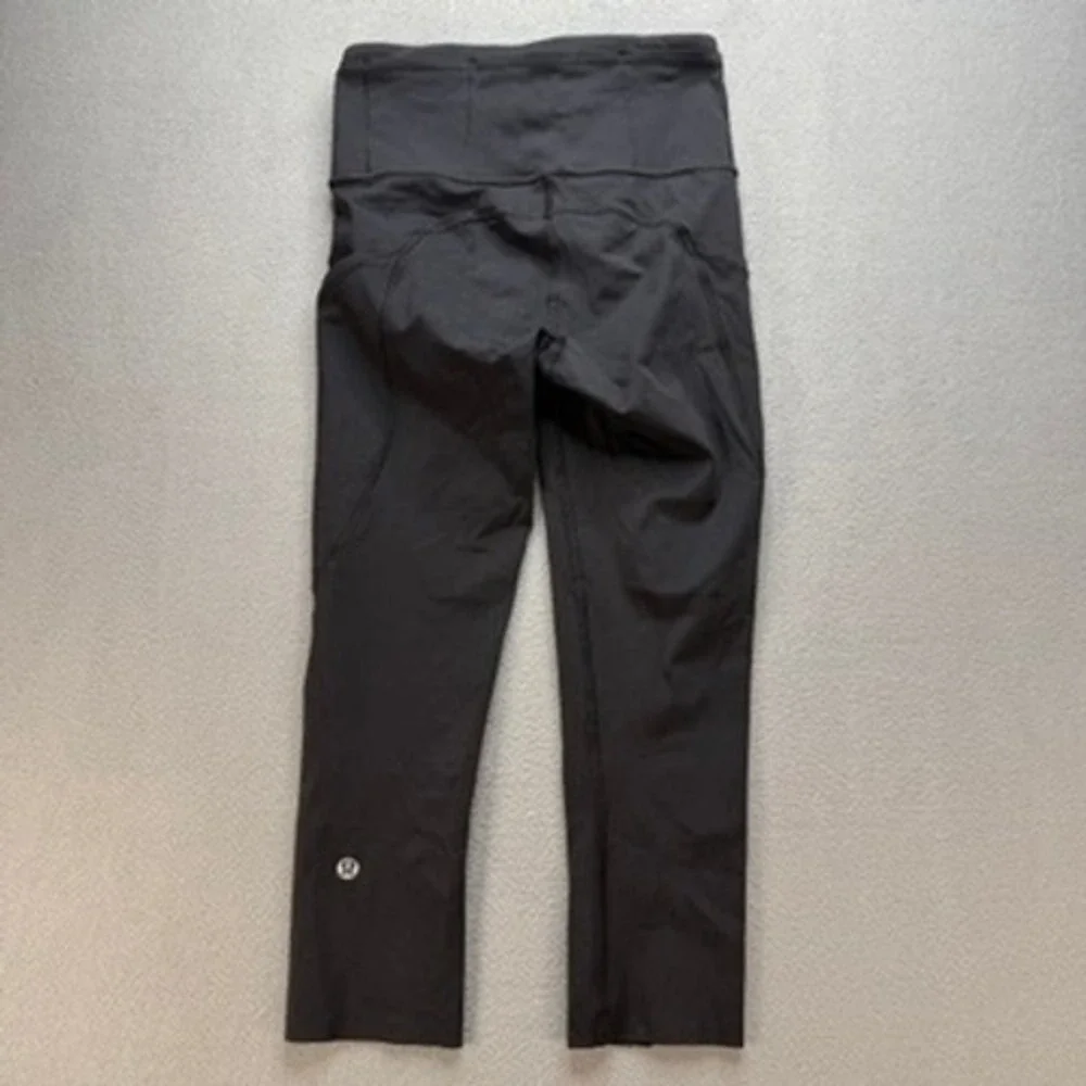 Lululemon Speed Up Crop Leggings 21 Tight‎ Size 2 Black Skull Crossbones Running